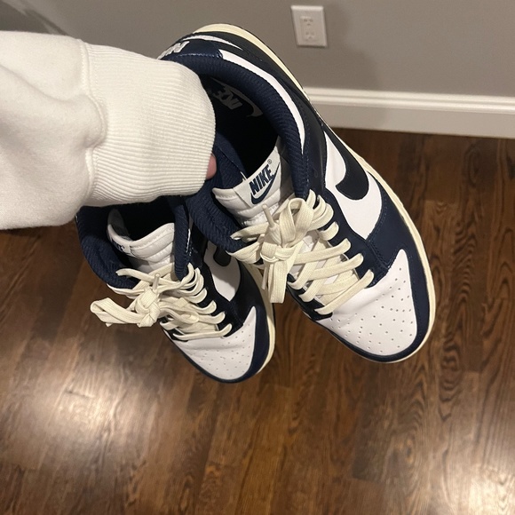 Nike Women Vintage dunks - Picture 3 of 5